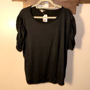 Black puff sleeve tee